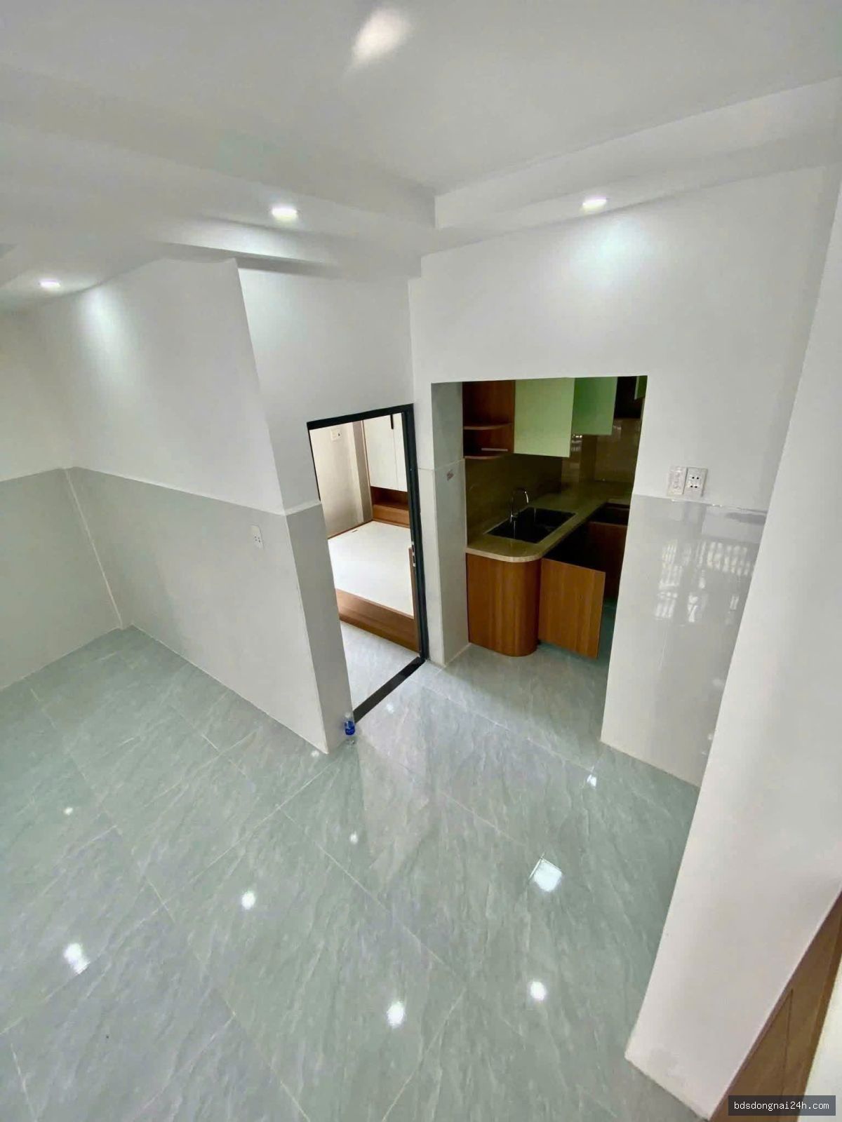 Bán nhà 1 trệt 1 lầu gần chợ - Hình ảnh 3