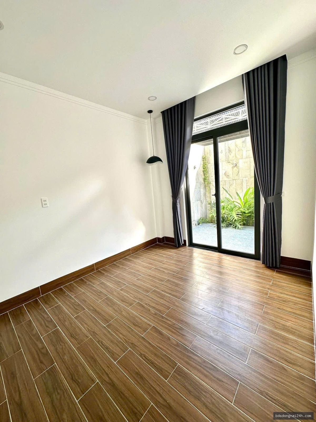 Bán nhà phố hiện đại, sân ô tô tại Tân Phong, Biên Hòa (100m²) - Hình ảnh 4