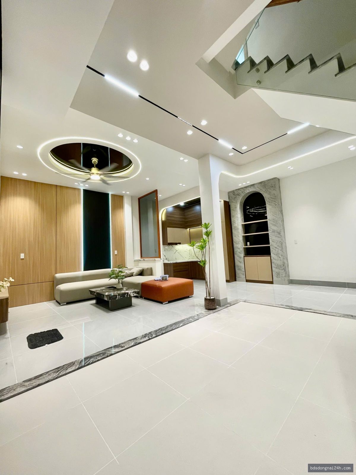 Bán nhà 1 trệt 2 lầu, sân ô tô (180m²) - Hình ảnh 8