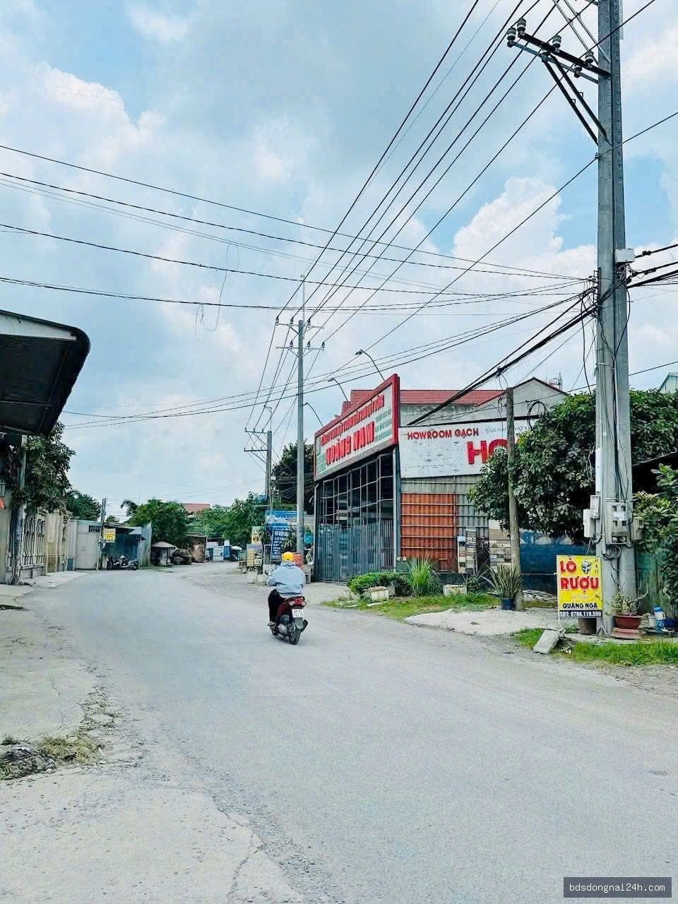 Bán mặt bằng kinh doanh mặt tiền, gần chợ tại Trảng Dài, Biên Hòa (200m²) - Hình ảnh 3