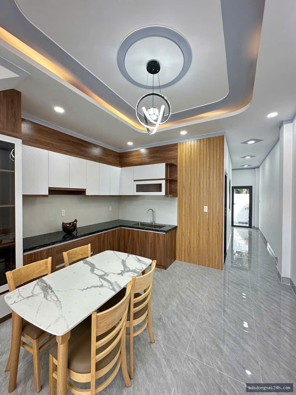 Bán nhà lầu kiên cố, sân ô tô, full nội thất tại Vĩnh Cửu - Hình ảnh 7