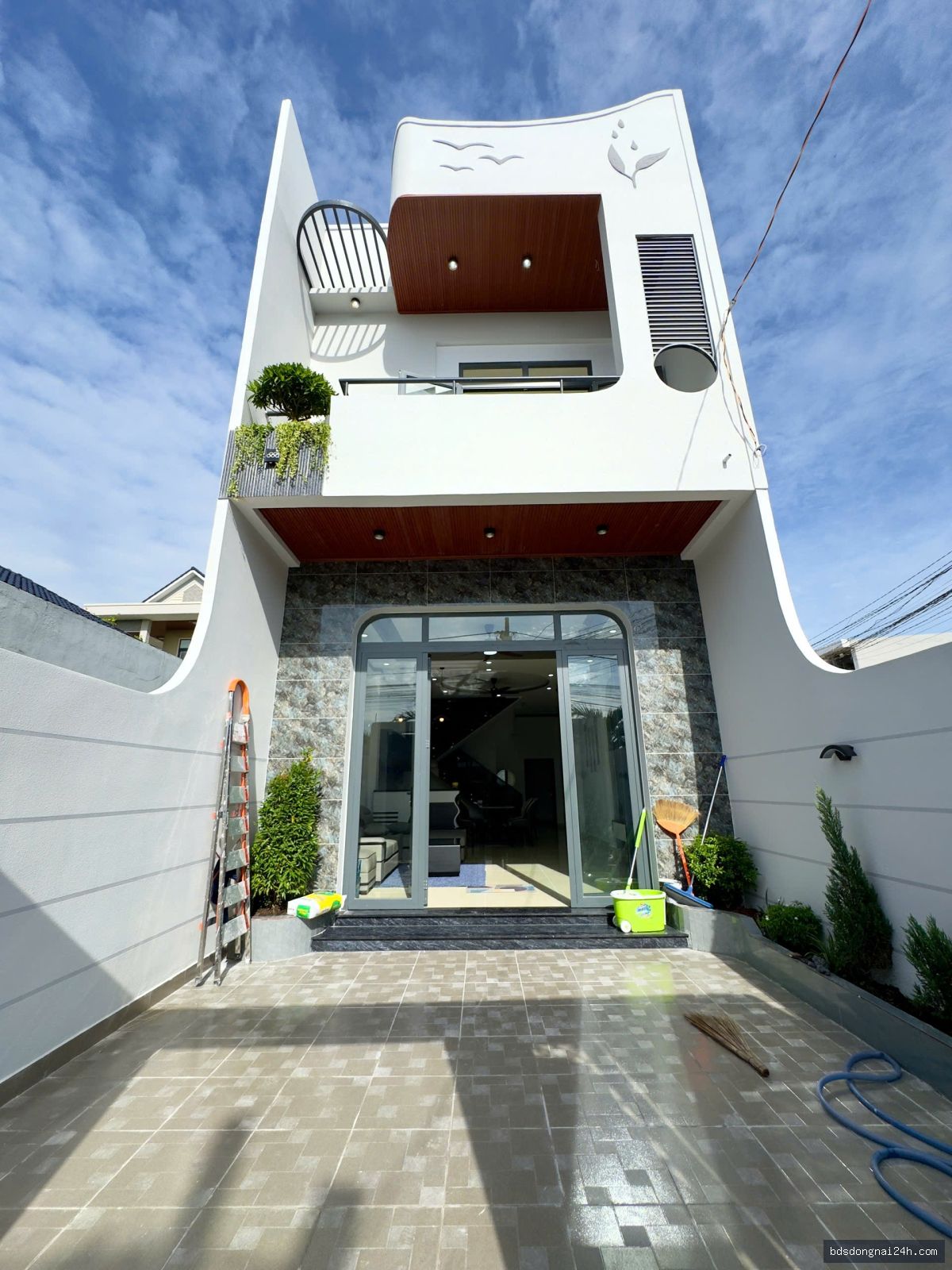 Bán nhà 1 trệt 1 lầu sân ô tô, gần chợ tại Hố Nai, Biên Hòa (96m²) - Hình ảnh 3