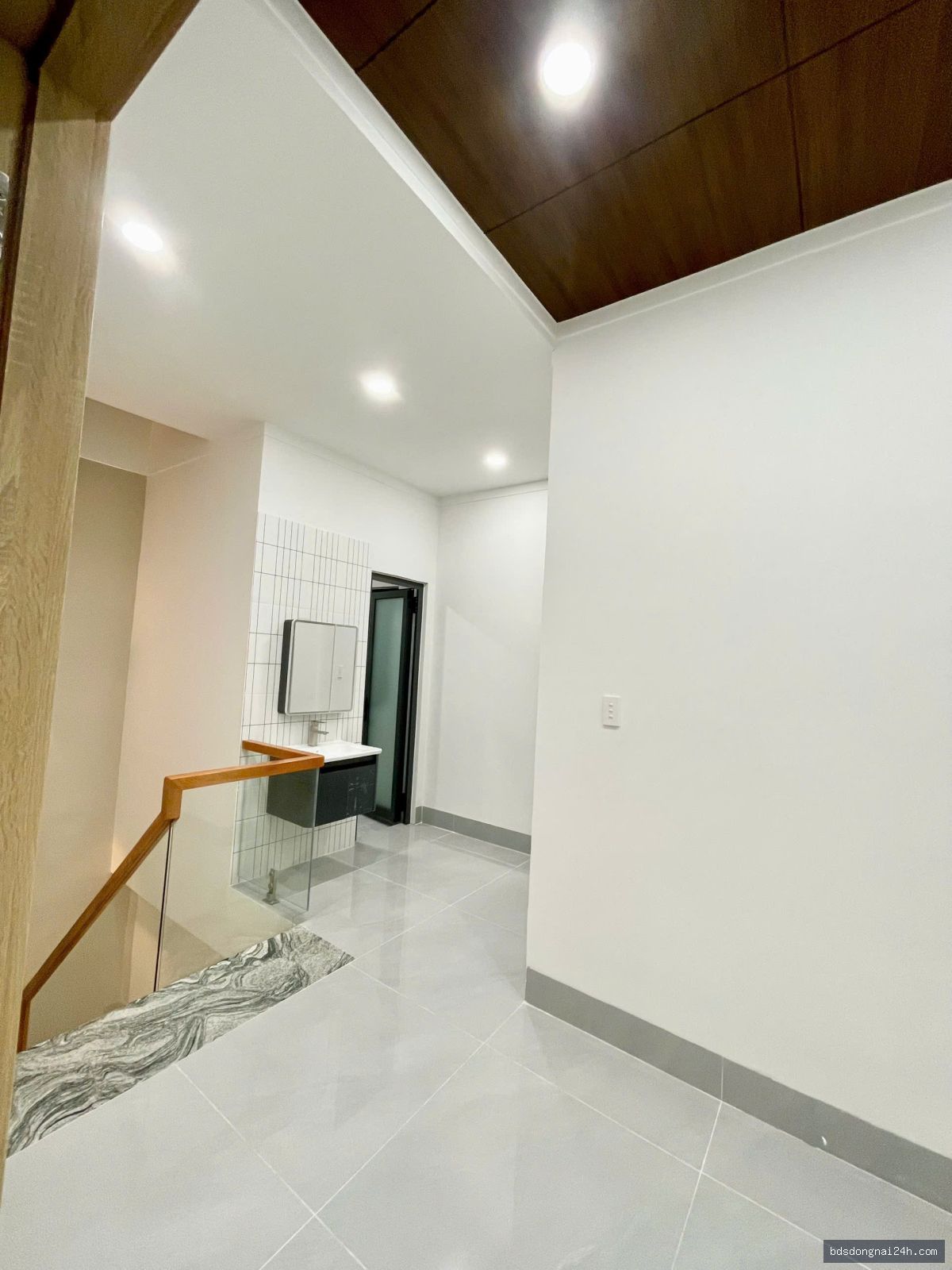 Bán nhà 1 trệt 2 lầu, sân ô tô (180m²) - Hình ảnh 11