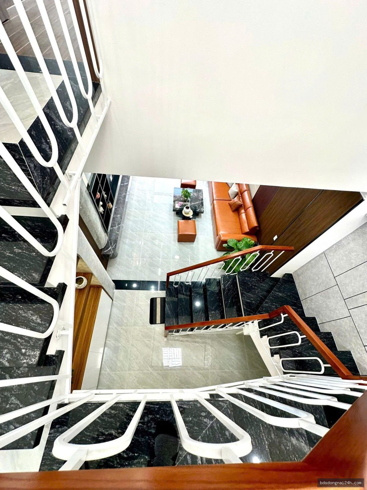 Bán nhà phố hiện đại, sân ô tô tại Tân Phong, Biên Hòa (100m²) - Hình ảnh 8