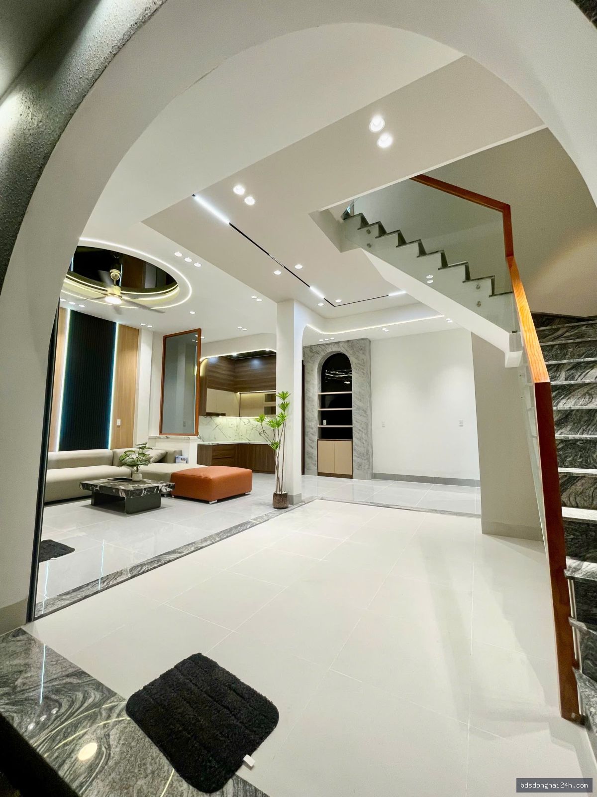 Bán nhà 1 trệt 2 lầu, sân ô tô (180m²) - Hình ảnh 6