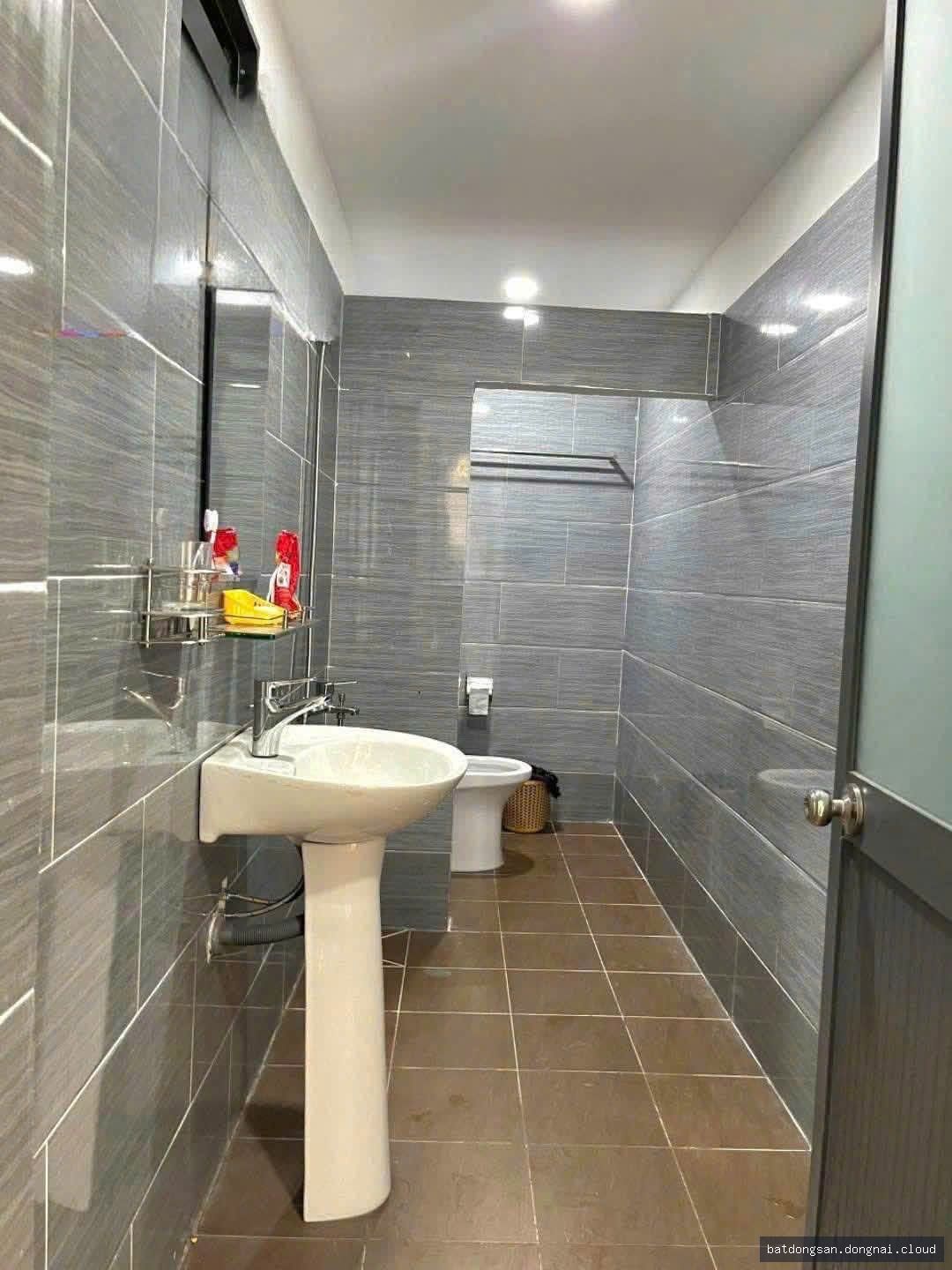 Cho thuê nhà phố mặt tiền (102m²) - Hình ảnh 4