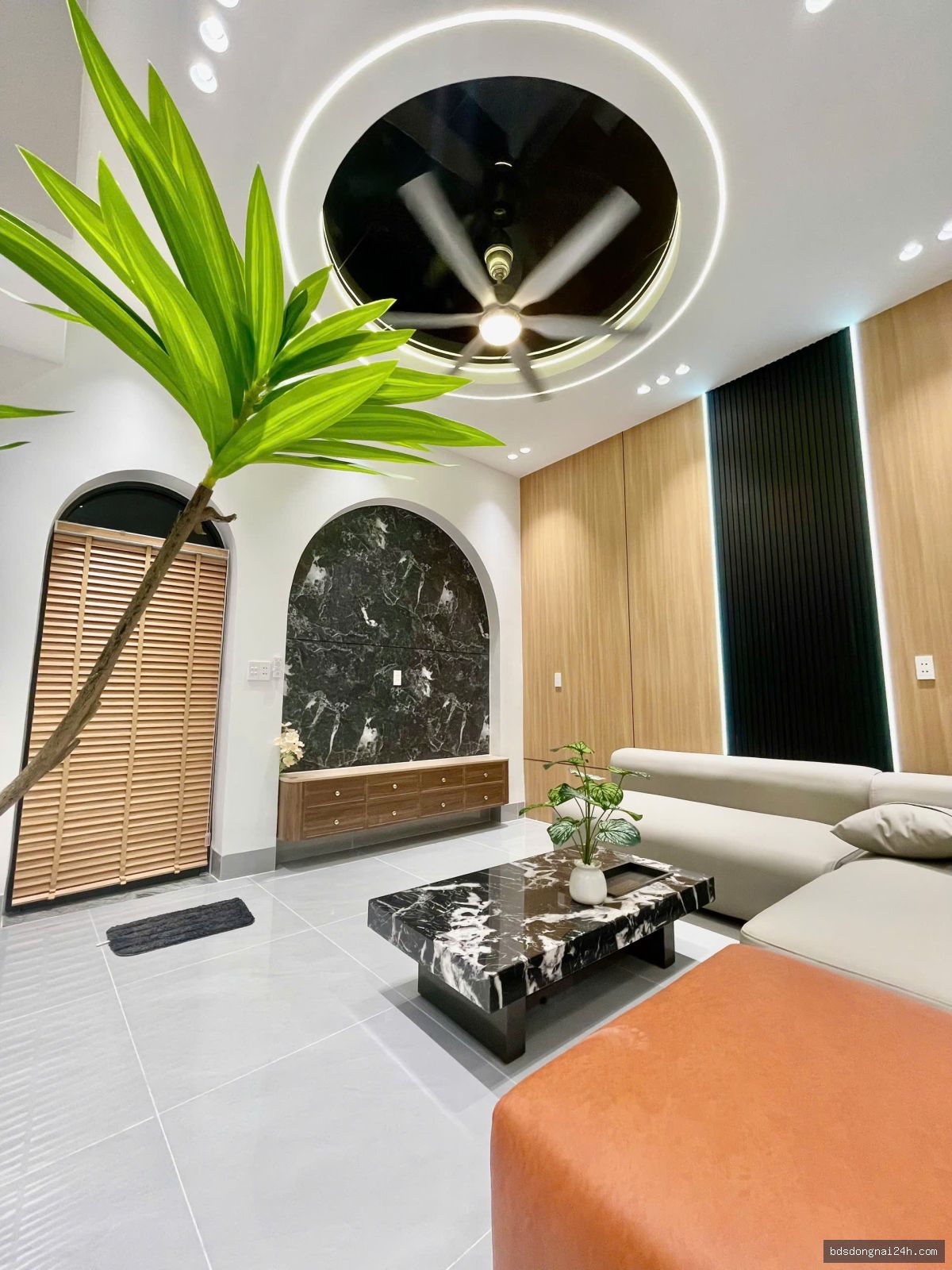 Bán nhà 1 trệt 2 lầu, sân ô tô (180m²) - Hình ảnh 3
