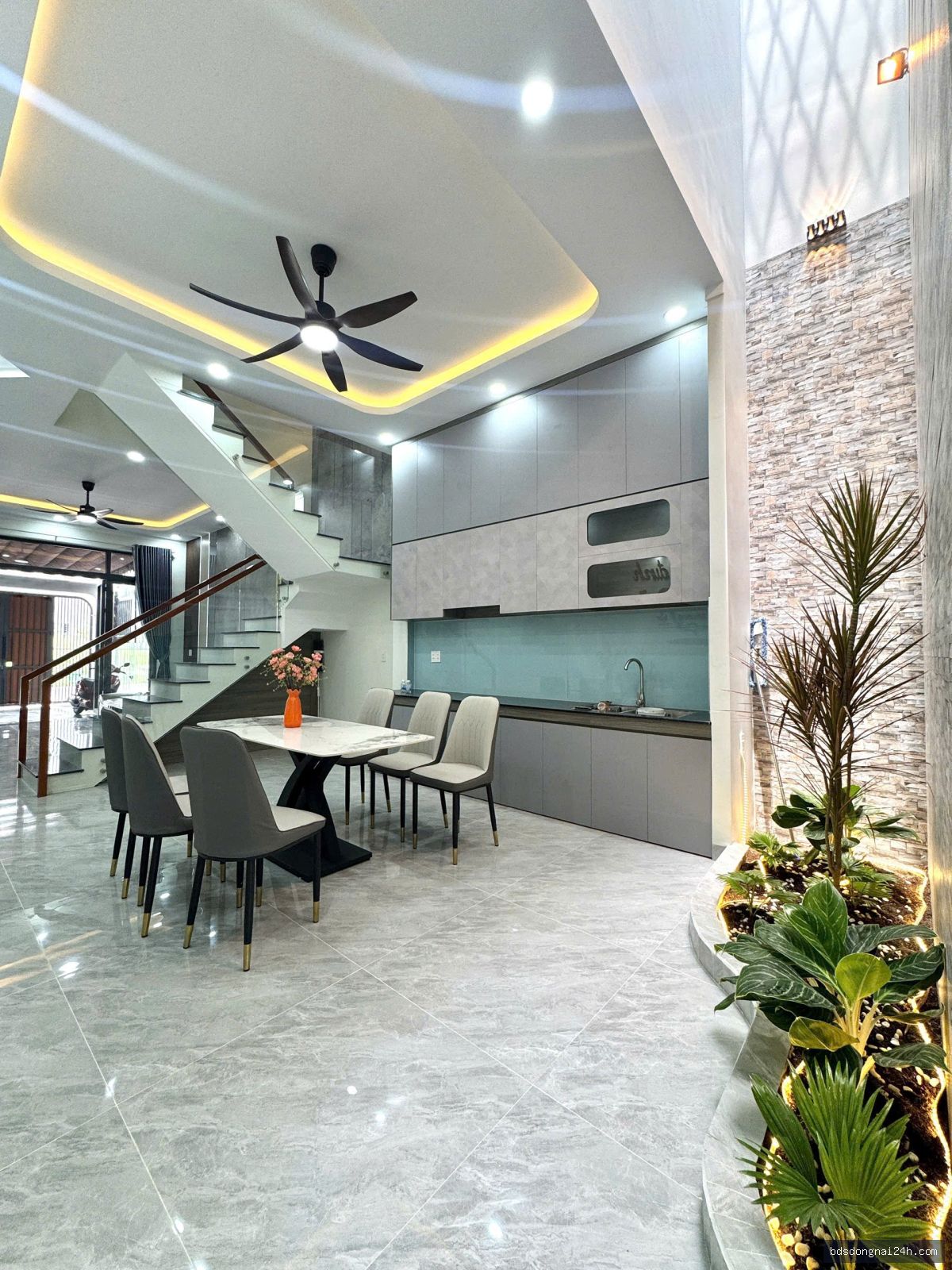 Bán nhà 1 trệt 1 lầu mặt tiền, full nội thất - Hình ảnh 8