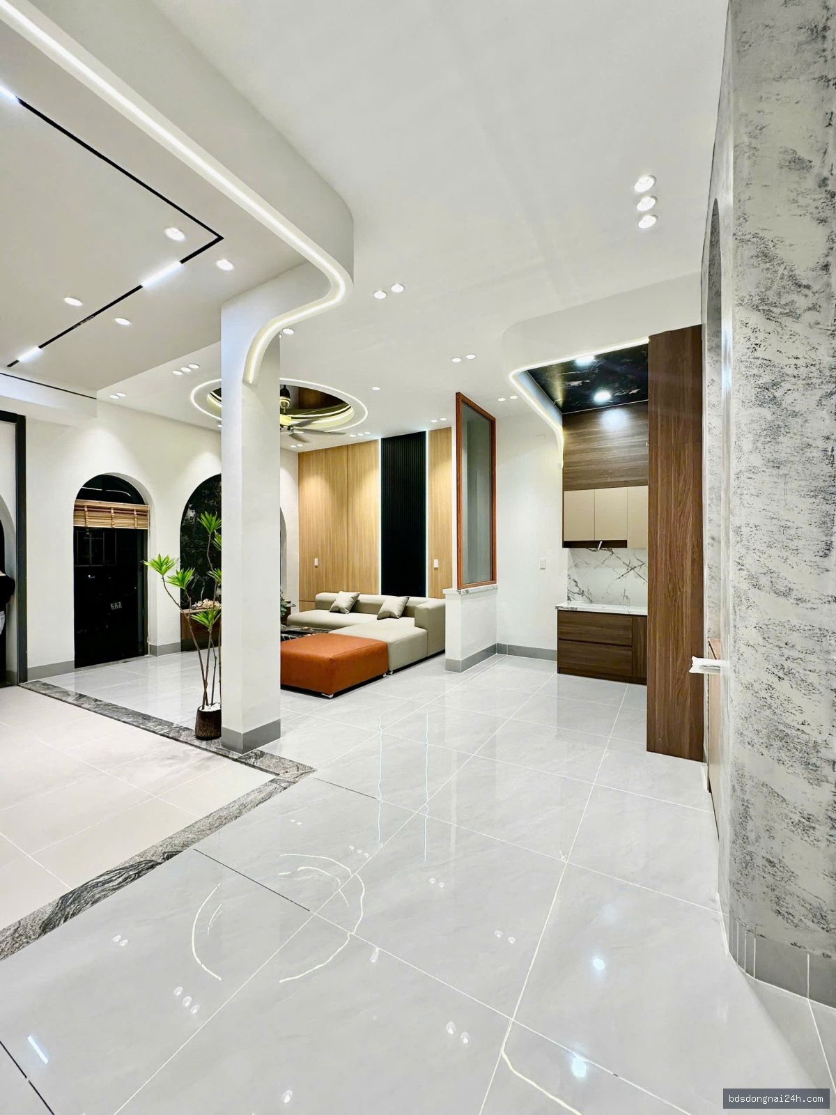 Bán nhà 1 trệt 2 lầu, sân ô tô (180m²) - Hình ảnh 3
