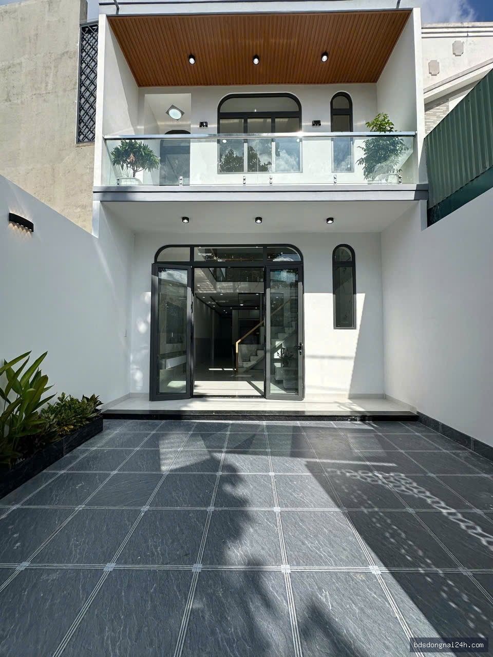 Bán nhà phố, sân ô tô, gần chợ tại Trảng Dài, Biên Hòa (100m²) - Hình ảnh 1