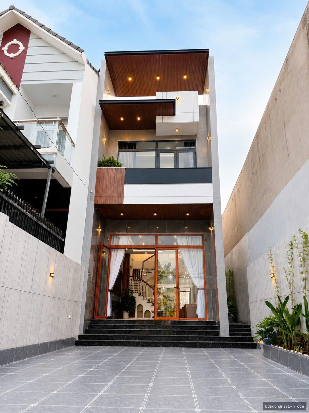 Bán nhà phố hiện đại, sân ô tô tại Trảng Dài, Biên Hòa (170m²)