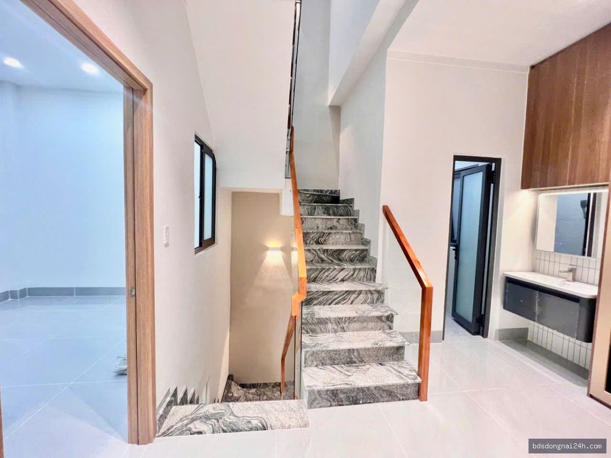 Bán nhà 1 trệt 2 lầu, sân ô tô (180m²) - Hình ảnh 6