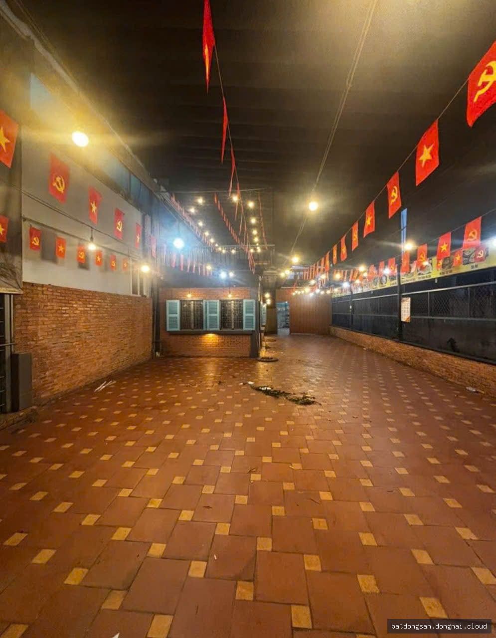 Cho thuê mặt bằng kinh doanh mặt tiền, gần vincom (200m²) - Hình ảnh 2
