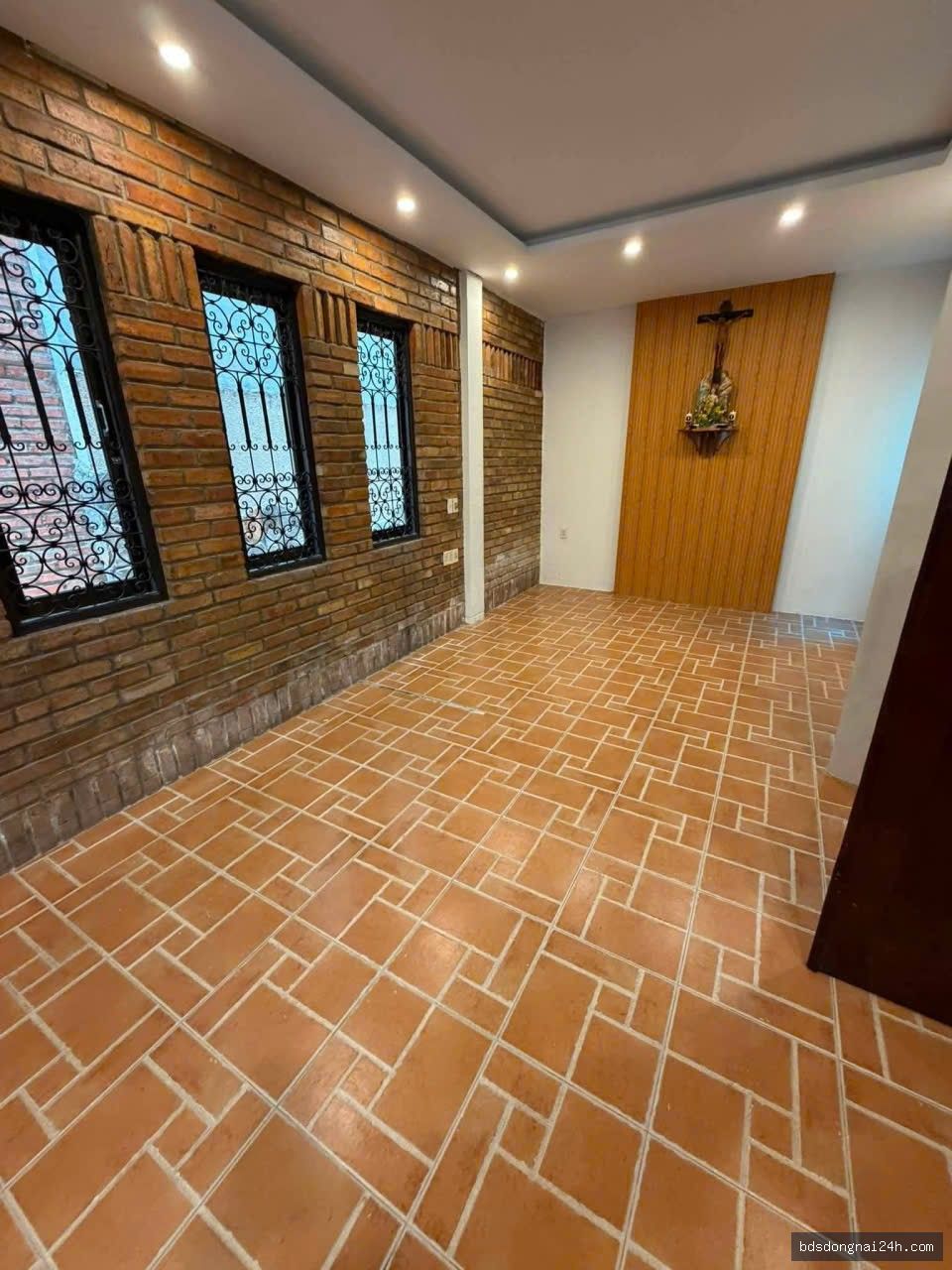 Cho thuê nhà 1 trệt 1 lầu sân ô tô, gần chợ tại Thống Nhất, Biên Hòa (176m2) - Hình ảnh 4