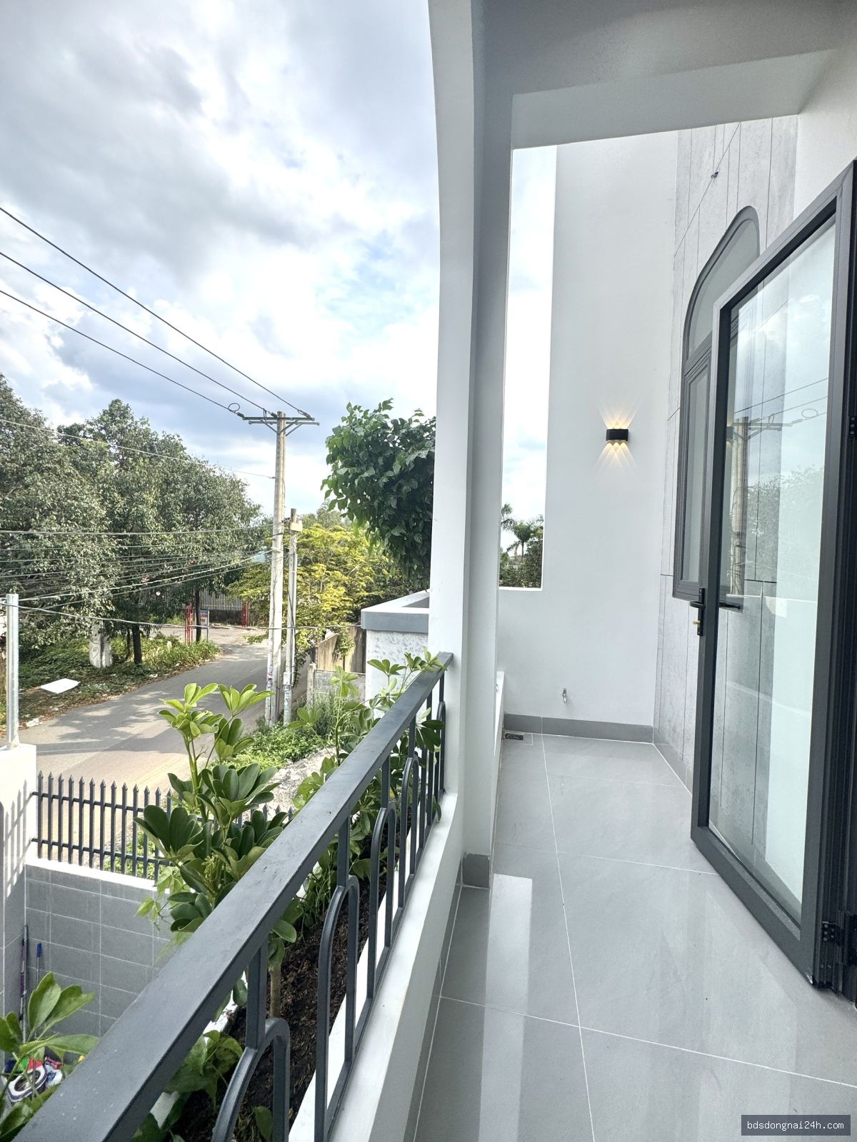 Bán nhà 1 trệt 1 lầu, mặt tiền, full nội thất - Hình ảnh 2