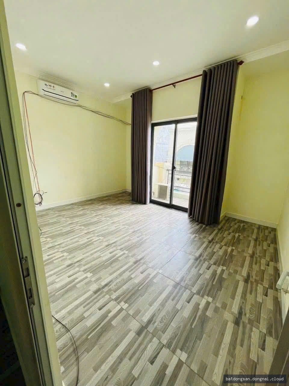 Bán nhà 1 trệt 1 lầu sân ô tô tại Tân Phong, Biên Hòa (95m²) - Hình ảnh 3
