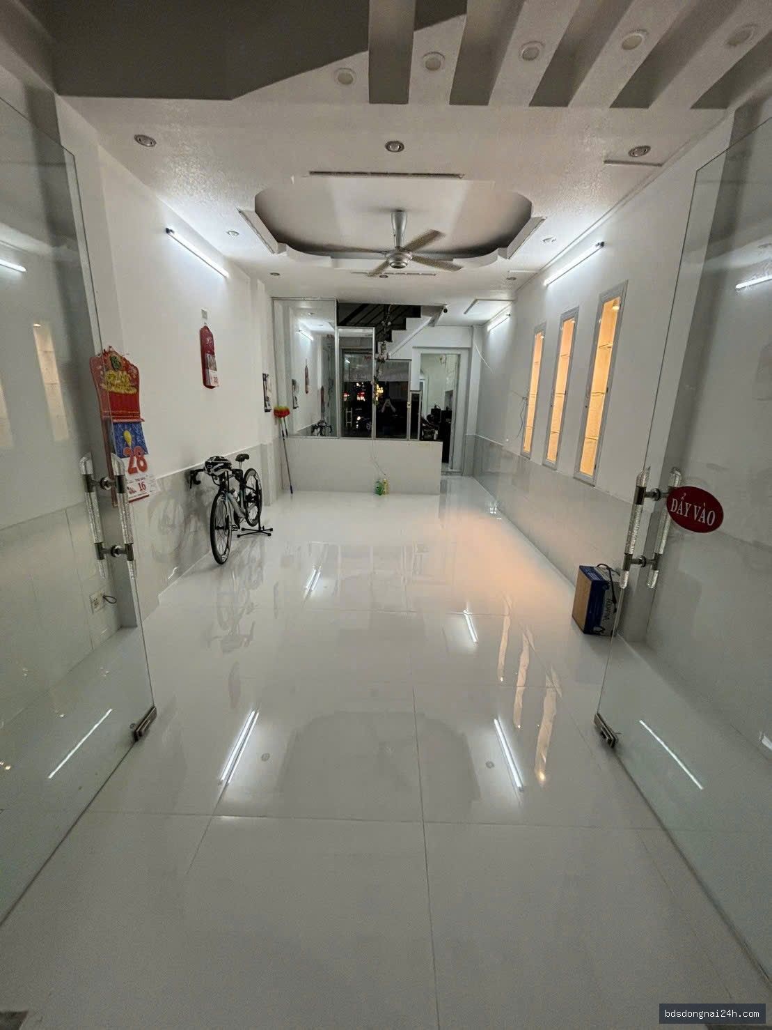 Cho thuê nhà 1 trệt 2 lầu mặt tiền (120m2) - Hình ảnh 3