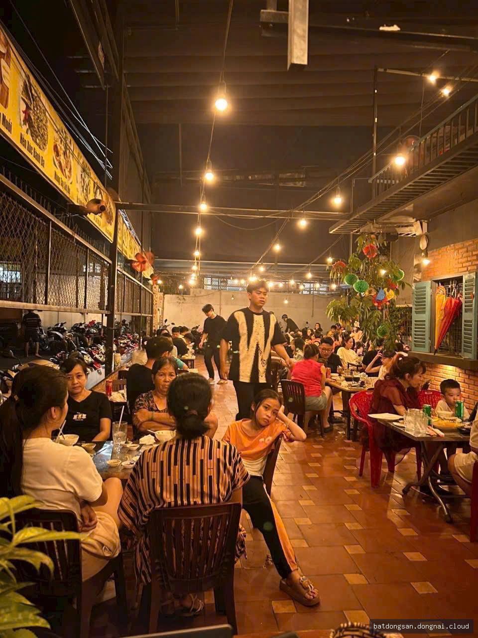 Cho thuê mặt bằng kinh doanh mặt tiền, gần vincom (200m²) - Hình ảnh 4