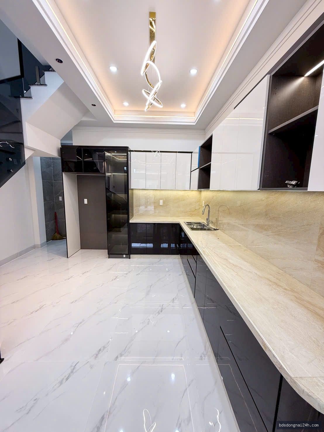Bán nhà 1 trệt 2 lầu, sân ô tô, full nội thất (75.6m²) - Hình ảnh 8