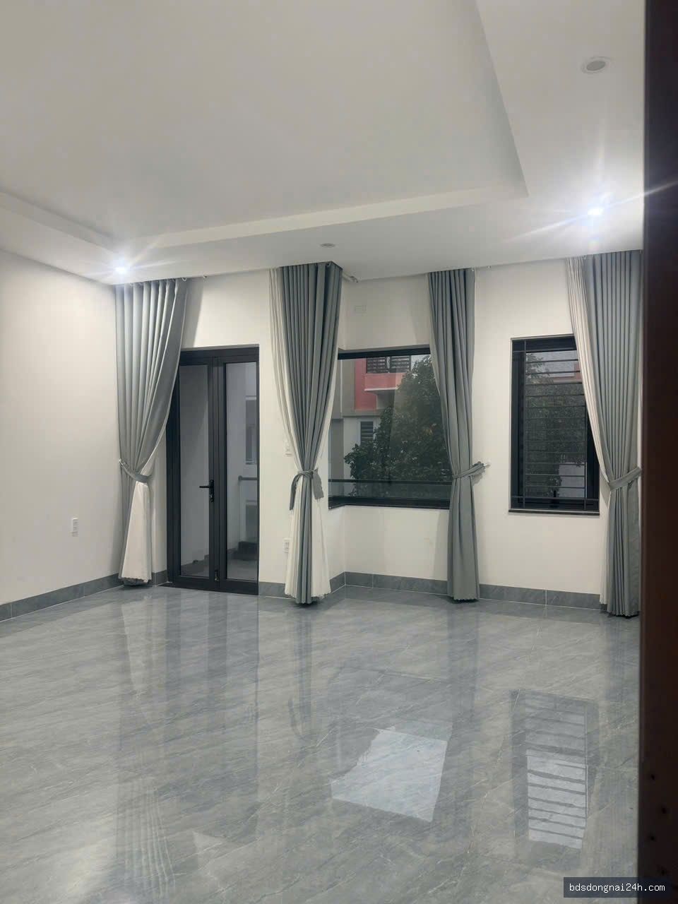 Cho thuê nhà 1 trệt 2 lầu - Hình ảnh 3