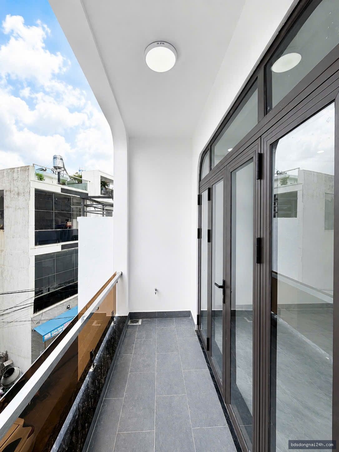 Bán nhà phố sân ô tô, full nội thất (100m²) - Hình ảnh 6
