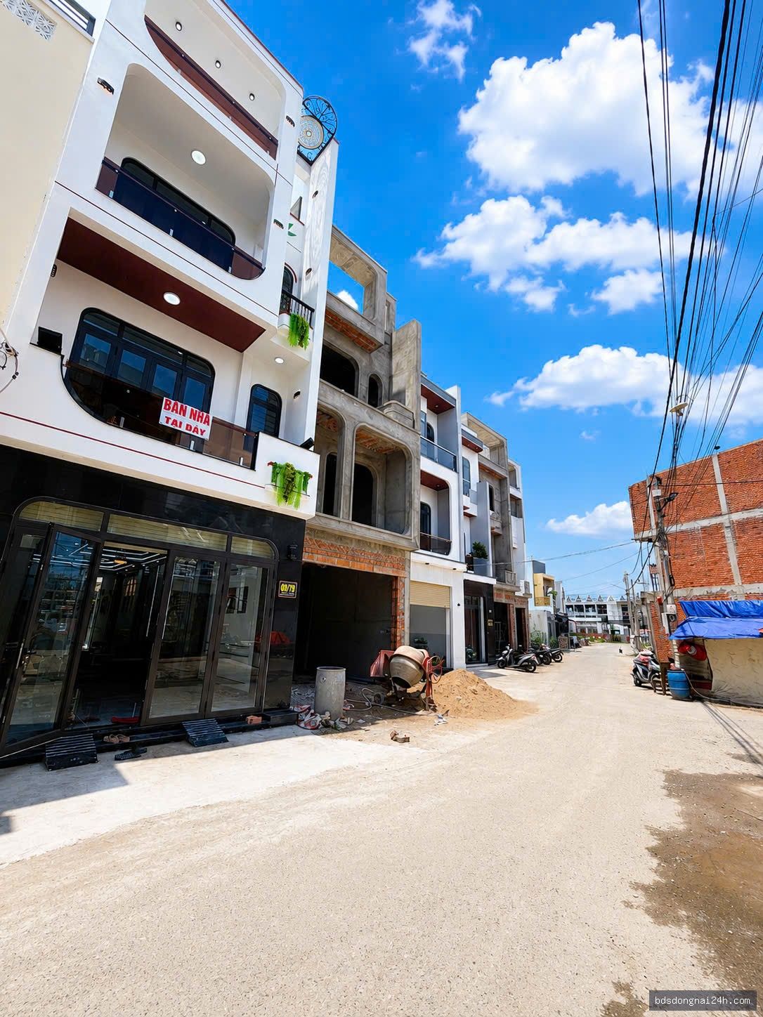 Bán nhà phố sân ô tô, full nội thất (100m²) - Hình ảnh 13